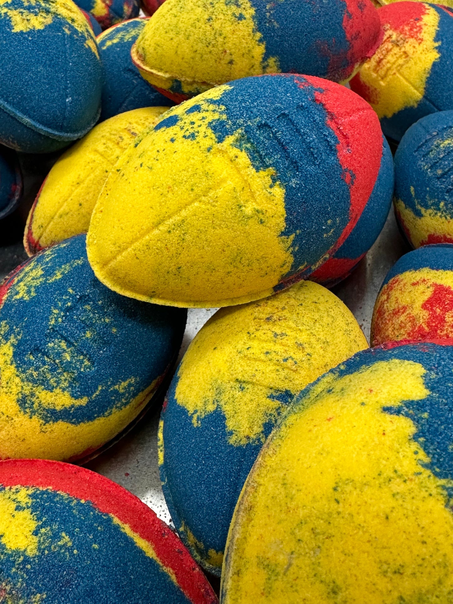 Soapmaid Footy Bath Bomb (Navy, Red & Gold) - Adelaide Crows - 1 Pack