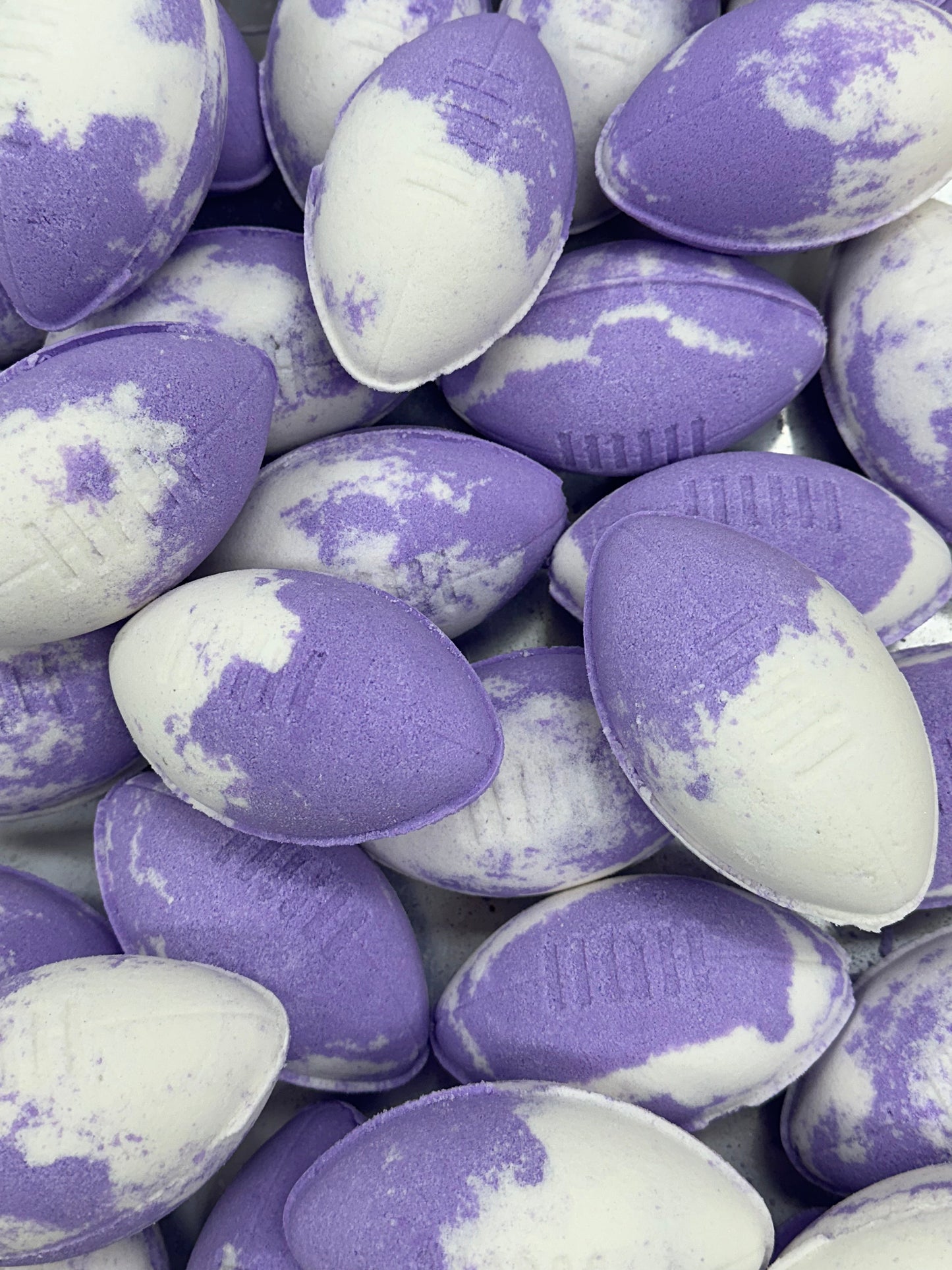 Soapmaid Footy Bath Bomb (Purple & White) - Fremantle Dockers - 1 Pack - L'Organic