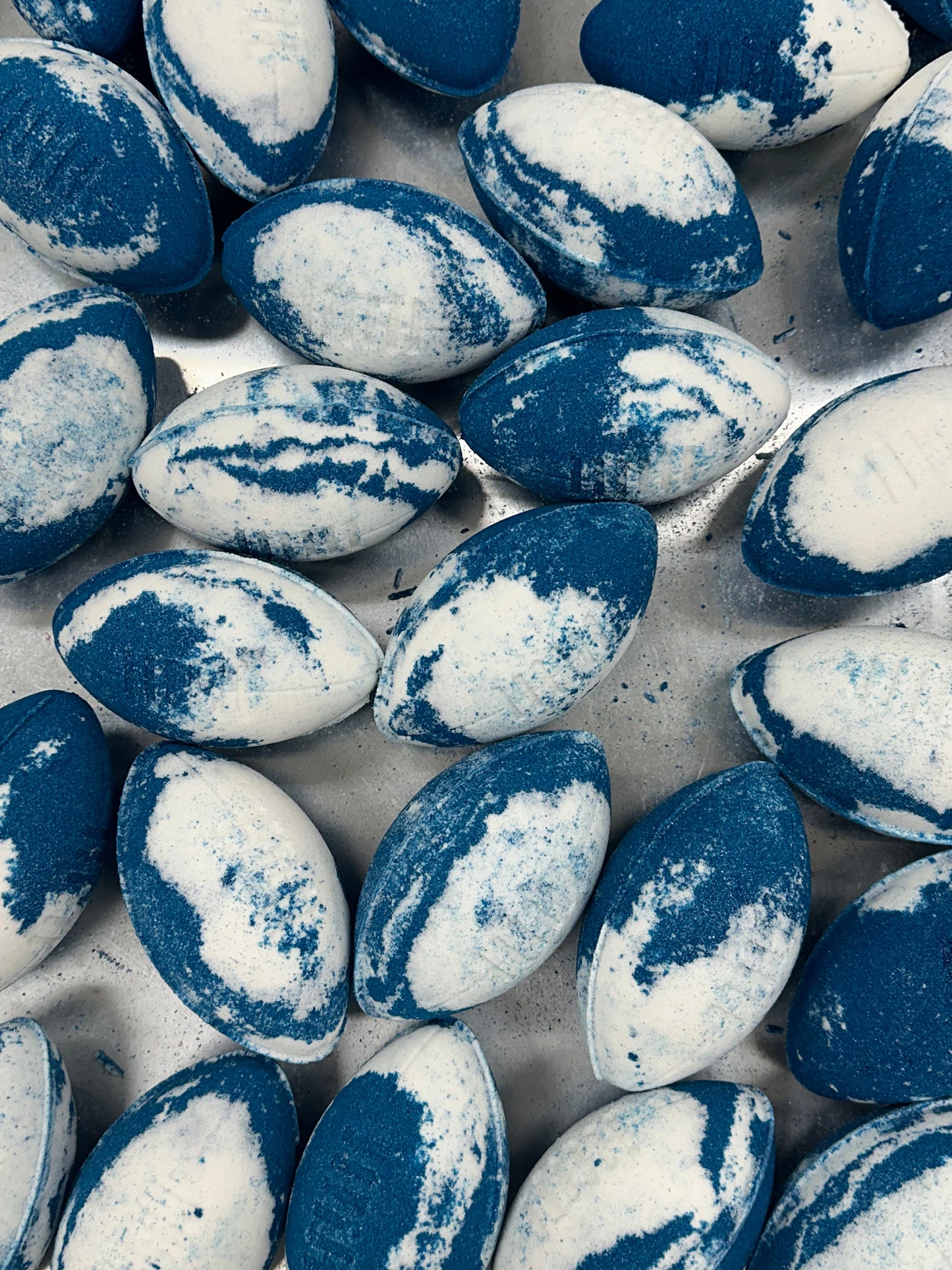 Soapmaid Footy Bath Bomb (Navy & White) - Geelong Cats - 1 Pack