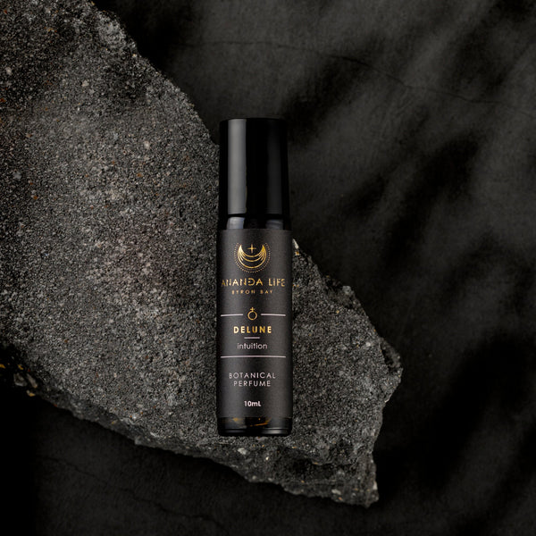 Delune botanical perfume oil roller bottle on dark stone natural fragrance – Ananda Life