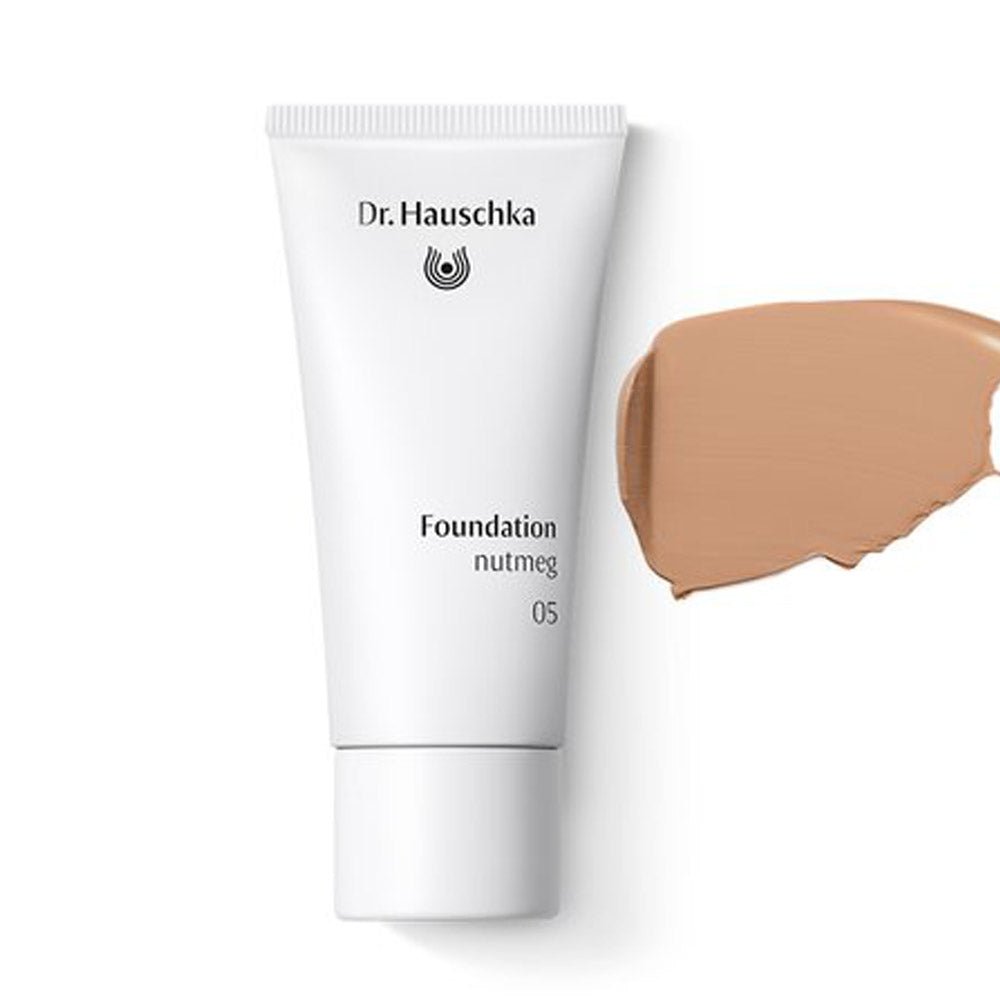 Dr. Hauschka foundation tube with a swatch of nutmeg color on a white background