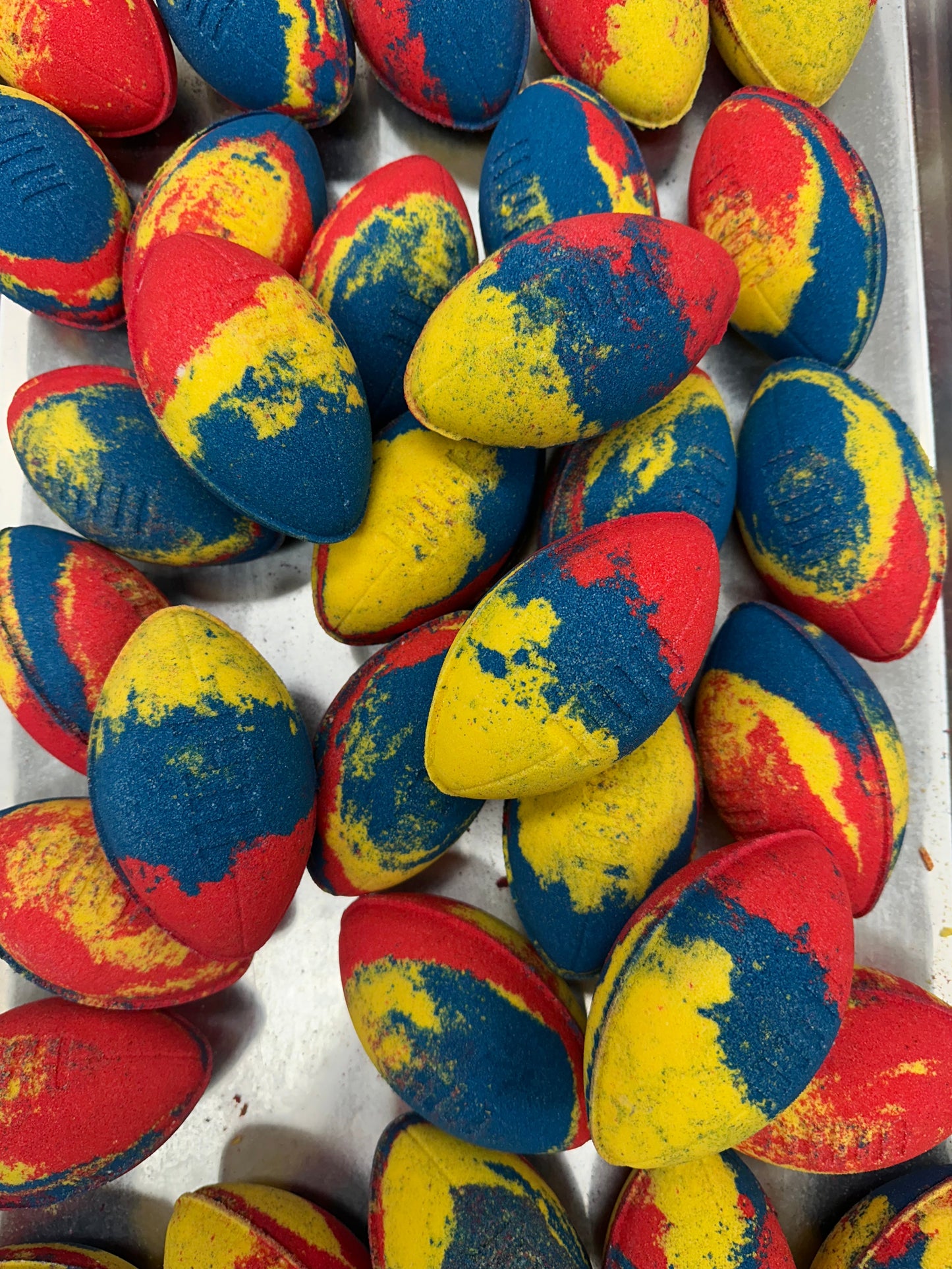 Soapmaid Footy Bath Bomb (Navy, Red & Gold) - Adelaide Crows - 1 Pack