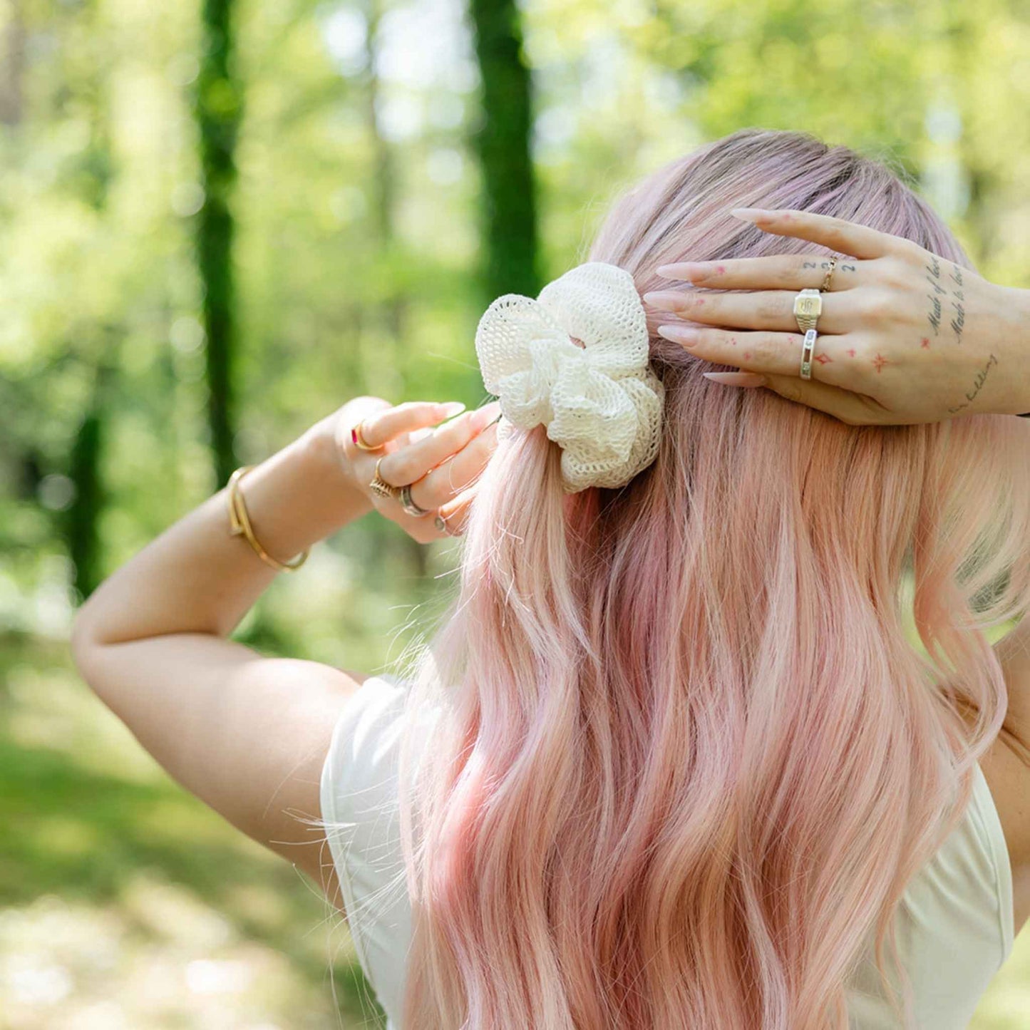 Kooshoo Plastic-free Honeycomb Scrunchie - Coconut Milk